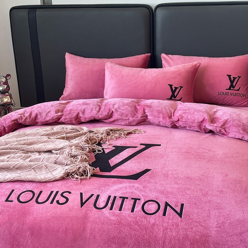 Pink Design Plain Luxury Branded Logo Design Louis Vuitton LV Bed Sheet Crystal Velvet Bedding Set