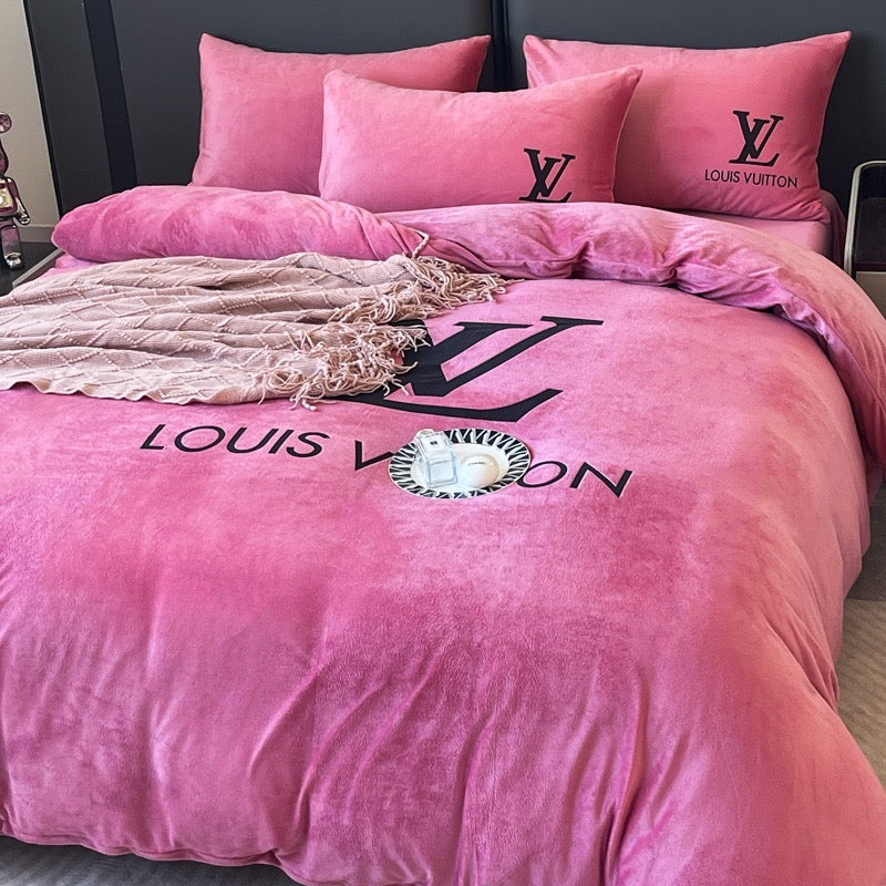 Pink Design Plain Luxury Branded Logo Design Louis Vuitton LV Bed Sheet Crystal Velvet Bedding Set