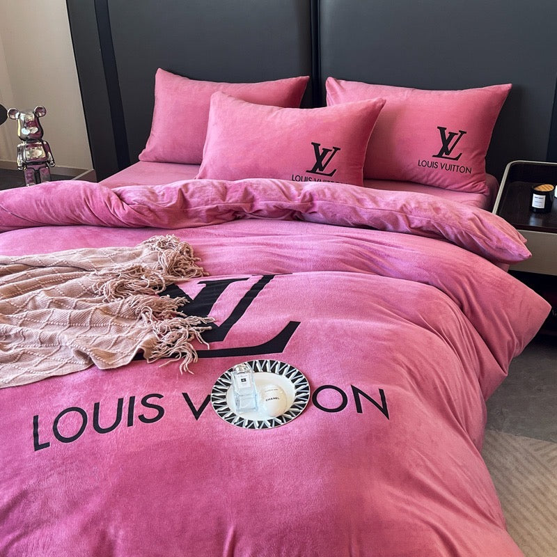 Pink Design Plain Luxury Branded Logo Design Louis Vuitton LV Bed Sheet Crystal Velvet Bedding Set