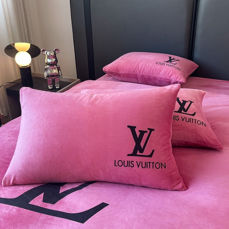 Pink Design Plain Luxury Branded Logo Design Louis Vuitton LV Bed Sheet Crystal Velvet Bedding Set