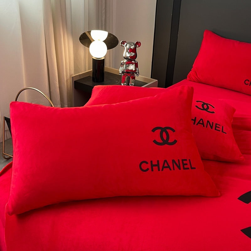 Plain Red Colour Chanel Luxury Branded Logo Design Crystal Velvet Bedding Set